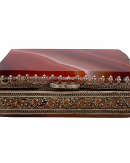View of edge of Antique Agate Pill Box Circa 1900