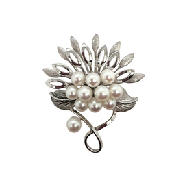 Vintage sterling silver leaf brooch with Akoya cultured pearls, full front view