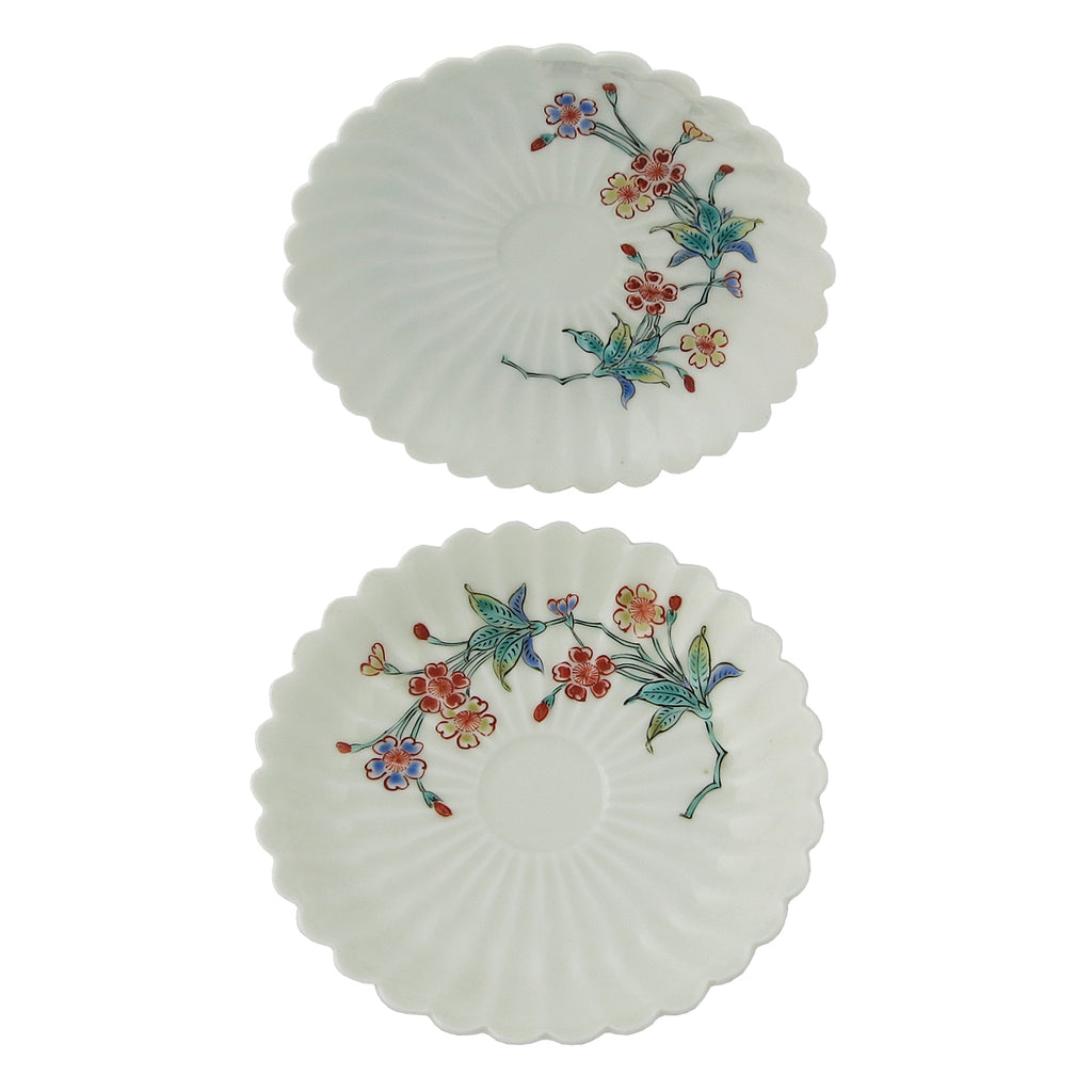 Japanese Kakiemon porcelain dishes with floral decoration
