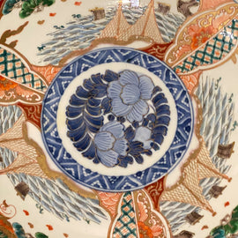 Japanese Meiji Period Imari Porcelain Charger / Plate closeup